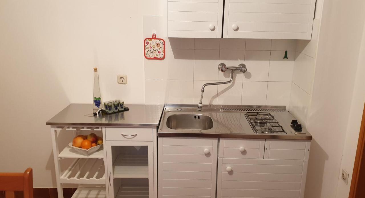 Sweet Apartment In Pomer Exterior photo
